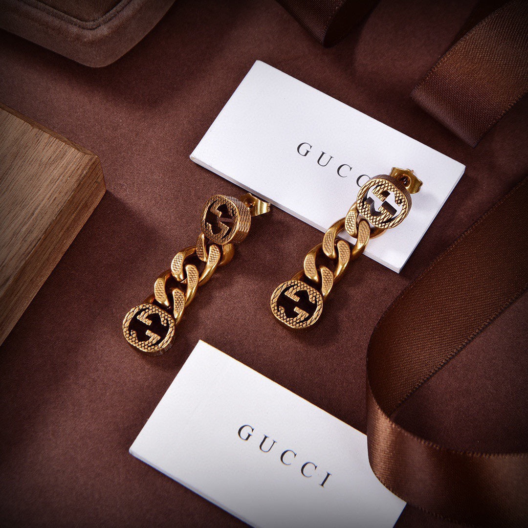Gucci Double Chain 18K Gold Earrings product image 4, provided for visual reference and product detail review