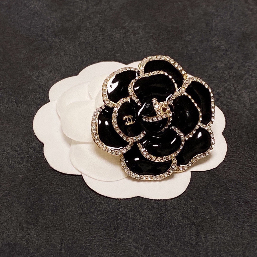 Chanel Black Flower 18K Gold Brooch product image 5, provided for visual reference and product detail review