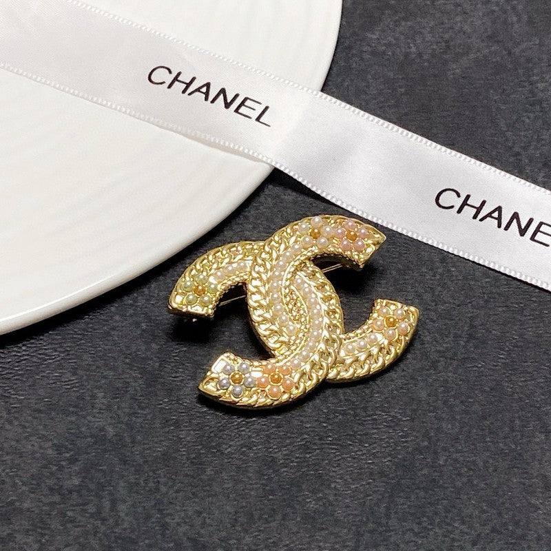 Chanel Pearl Gold 18K Gold Brooch product image 5, provided for visual reference and product detail review