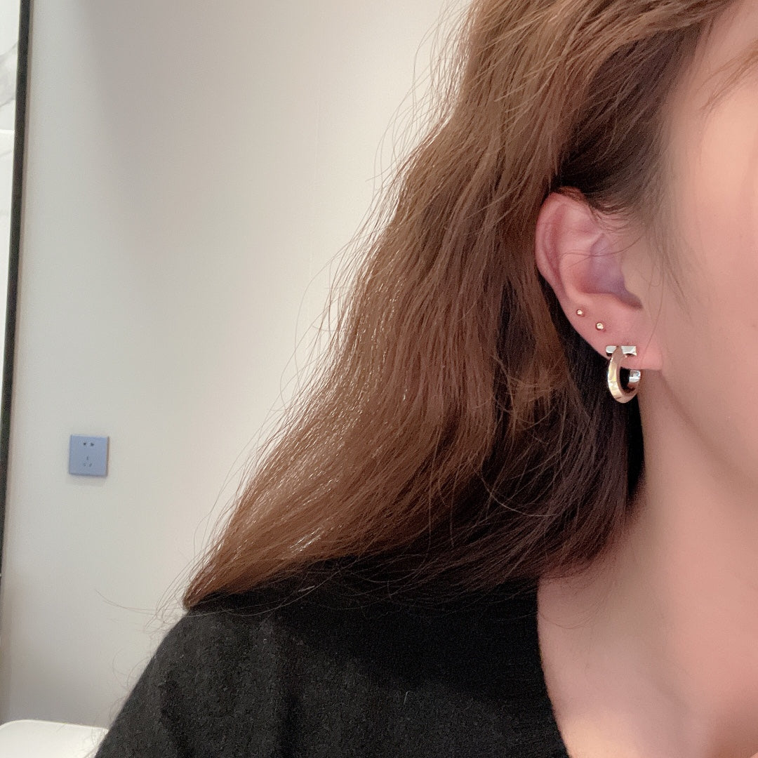 Tiffany Hoop 18K Gold Earrings product image 6, provided for visual reference and product detail review