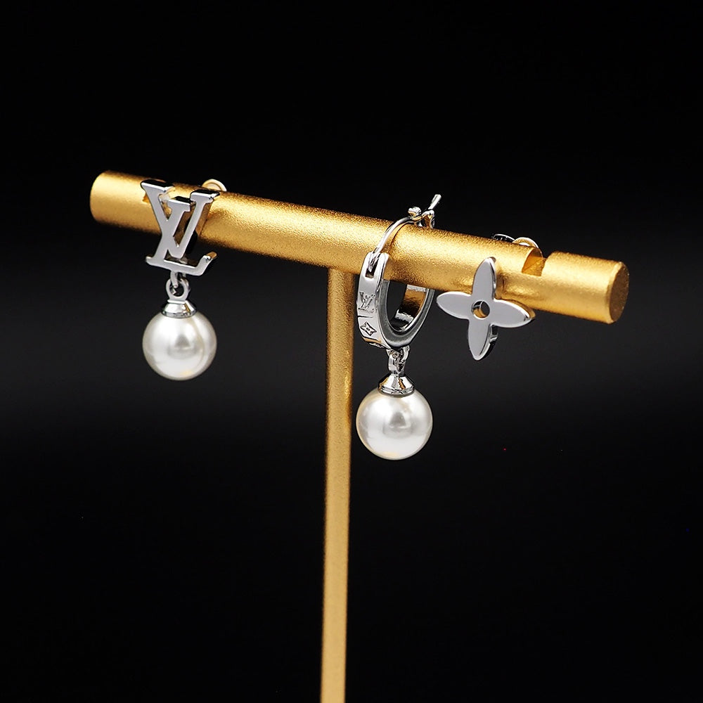 Louis Vuitton Monogram Pearls 18K Gold Earrings product image 9, provided for visual reference and product detail review