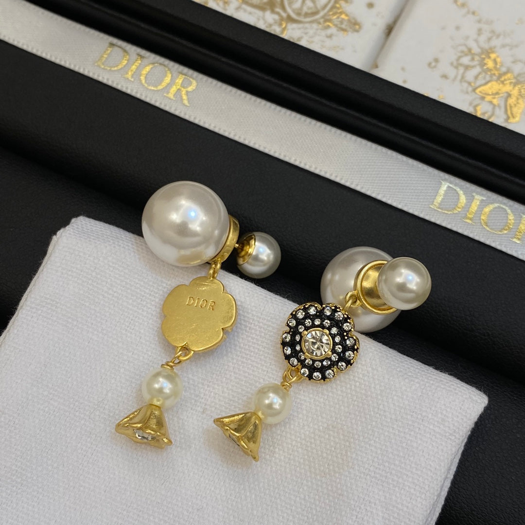 Dior Tribales 18K Gold Earrings product image 6, provided for visual reference and product detail review