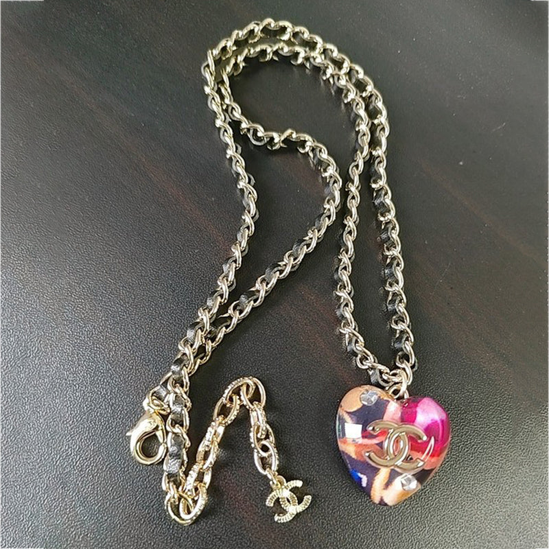 Chanel Heart Pendant 18K Gold Necklace product image 1, provided for visual reference and product detail review