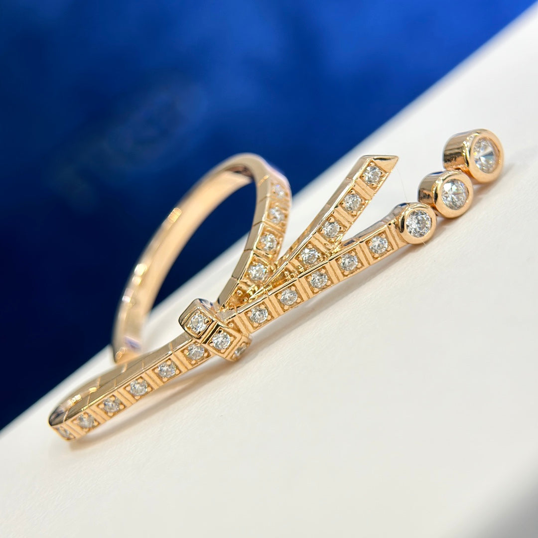 Chanel Ruban Diamonds 18K Gold Ring product image 4, provided for visual reference and product detail review