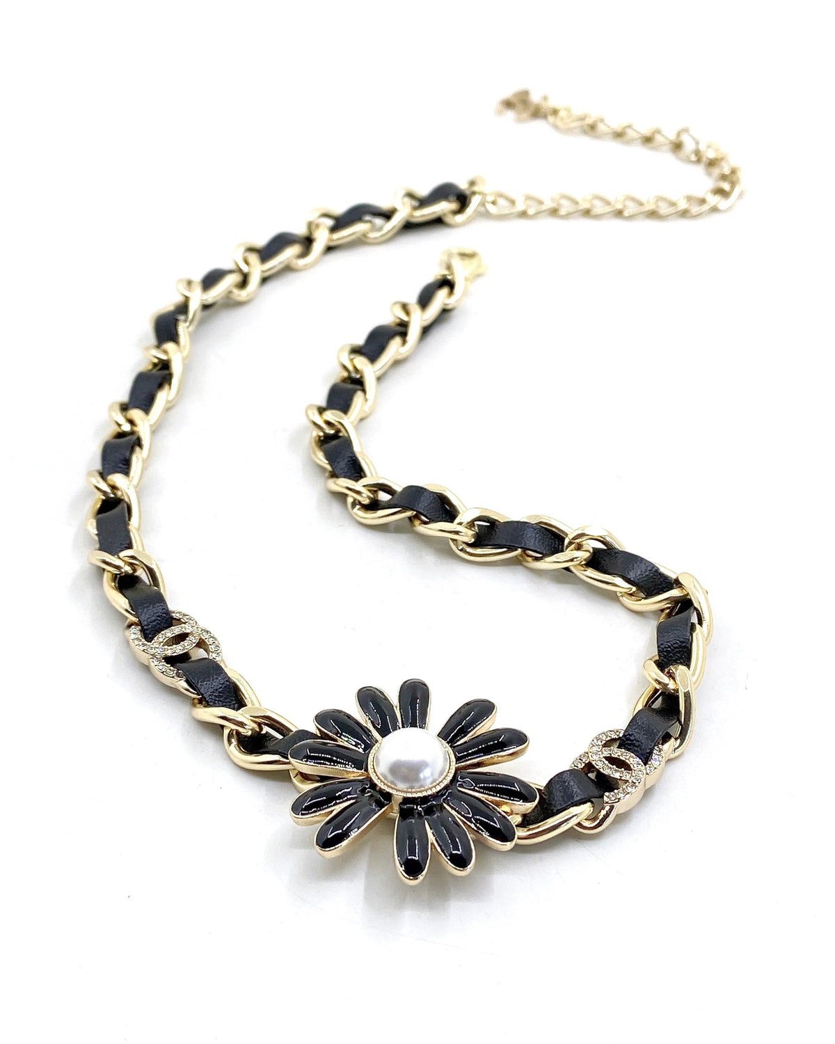 Chanel Flower Leather Choker 18K Gold Necklace product image 4, provided for visual reference and product detail review