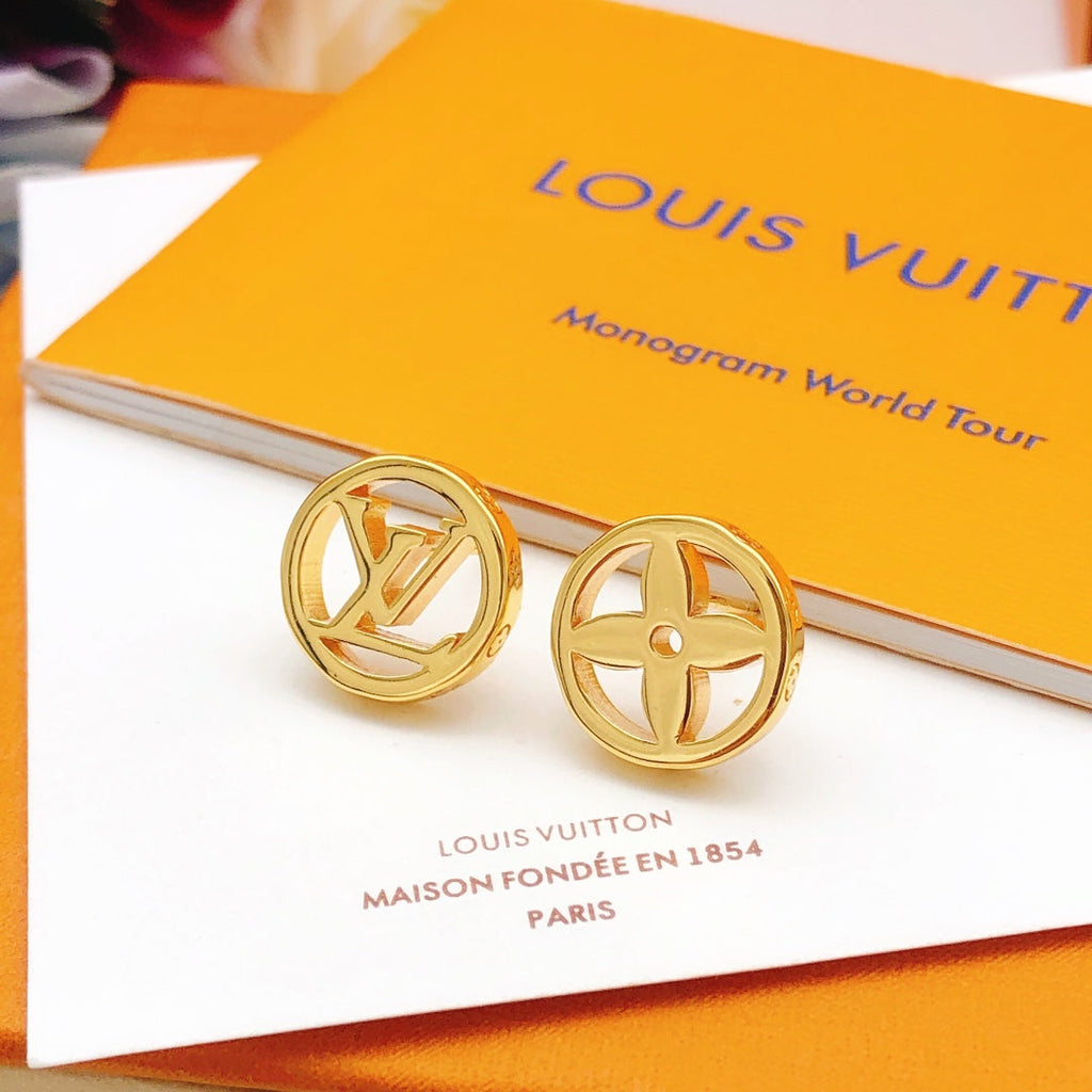 Louis Vuitton Blossom 18K Gold Earrings product image 4, provided for visual reference and product detail review