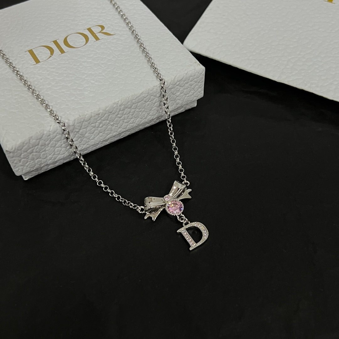 Dior Bowknot Vintage 18K Gold Necklace product image 4, provided for visual reference and product detail review