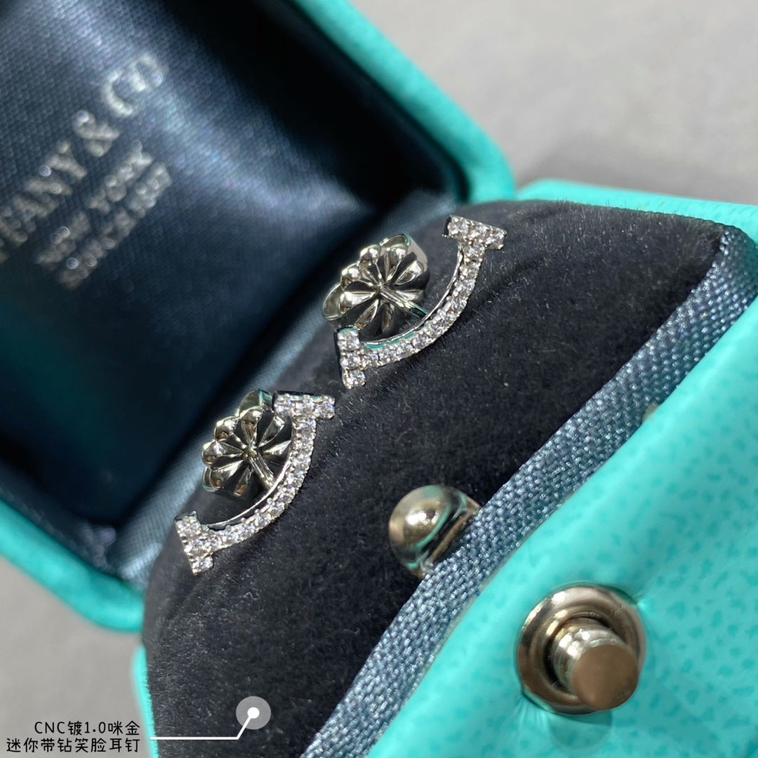Tiffany Smile Diamonds 18K Gold Earrings product image 2, provided for visual reference and product detail review