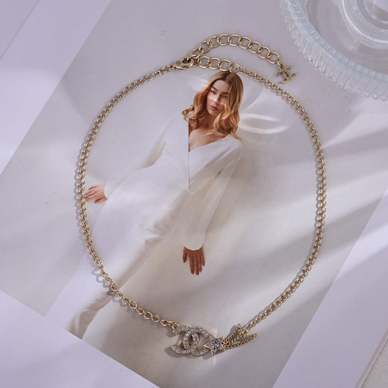 Chanel Star Diamond 18K Gold Necklace product image 1, provided for visual reference and product detail review