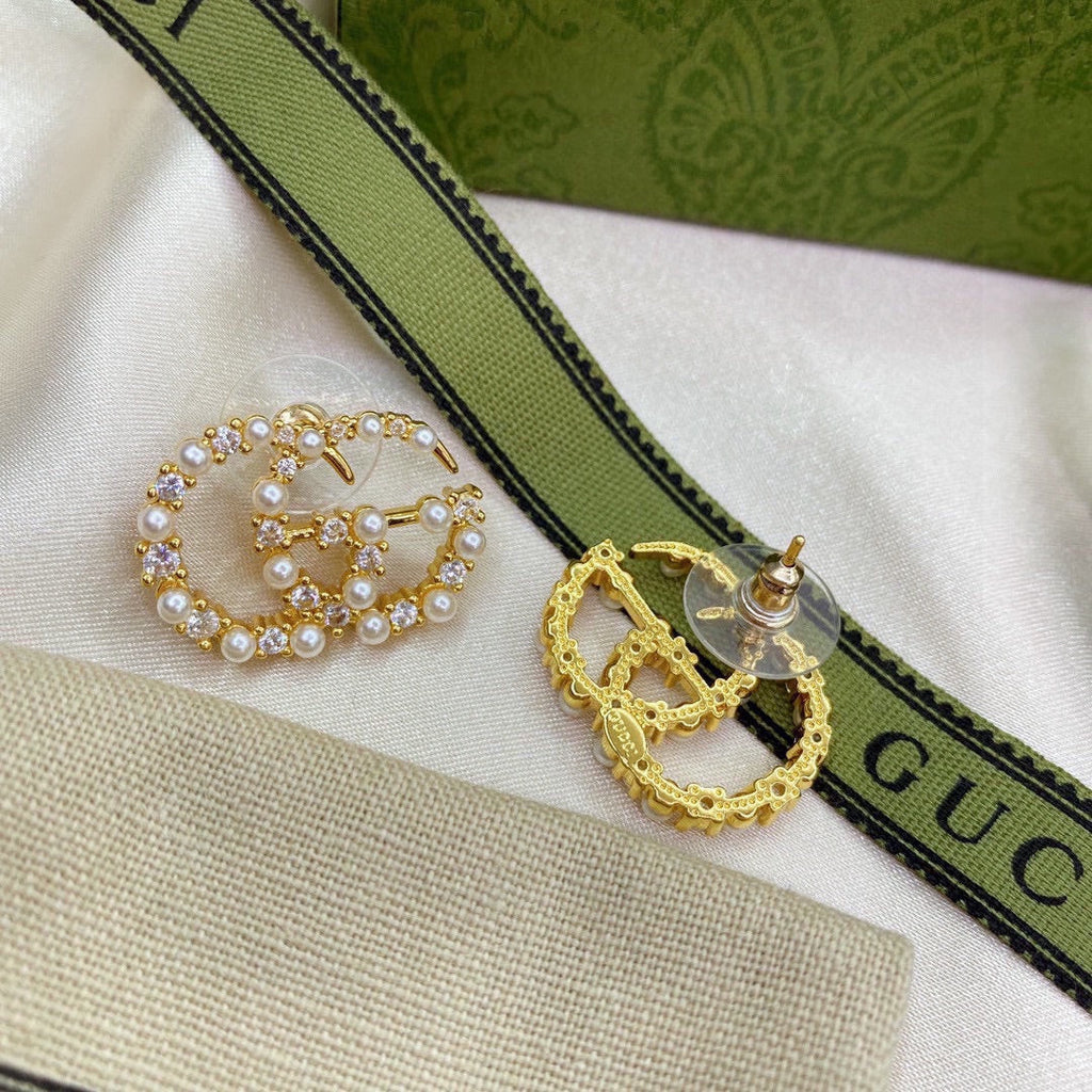 Gucci Double Pearls 18K Gold Earrings product image 2, provided for visual reference and product detail review
