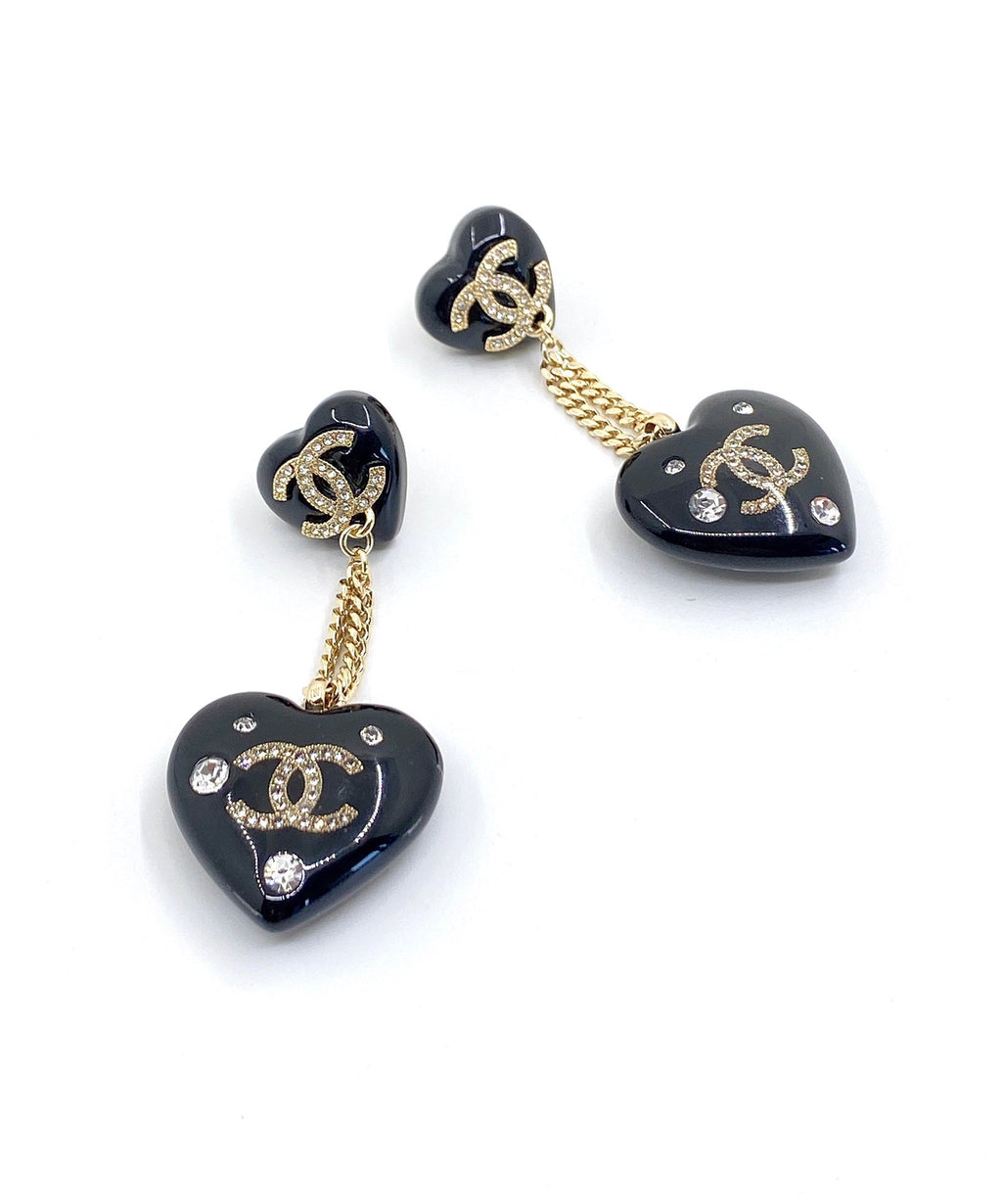Chanel Heart Pendant 18K Gold Earrings product image 4, provided for visual reference and product detail review