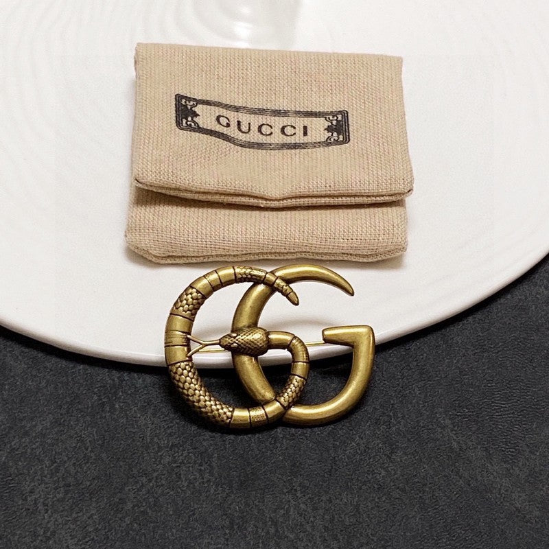Gucci Double Snake 18K Gold Brooch product image 3, provided for visual reference and product detail review