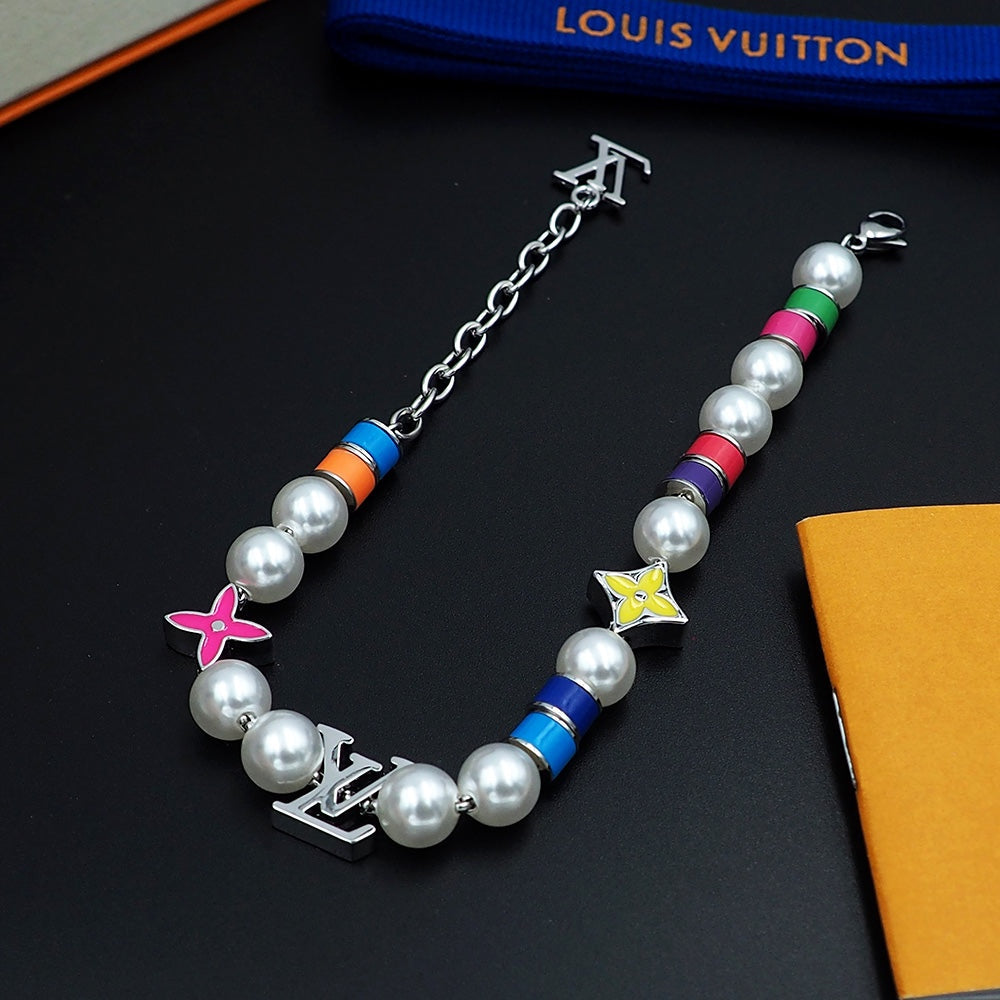 Louis Vuitton MNG Pearls Party 18K Gold Bracelet product image 5, provided for visual reference and product detail review