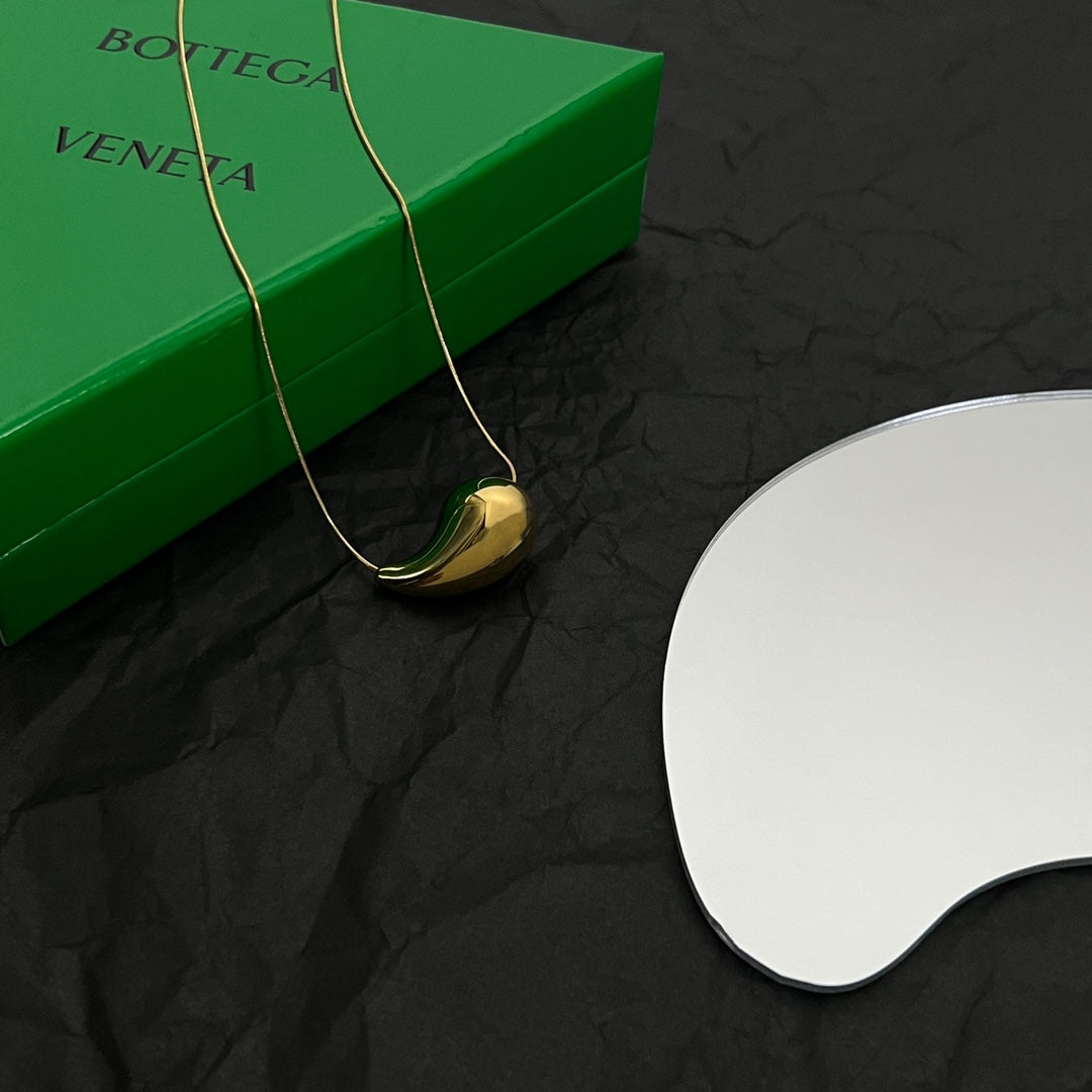 Bvlgari Drop Pendant 18K Gold Necklace product image 4, provided for visual reference and product detail review