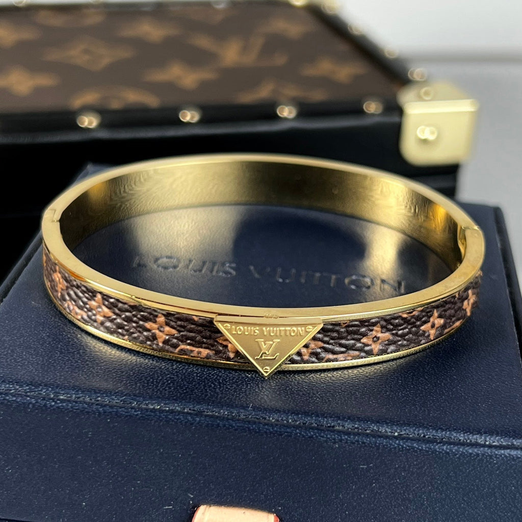 Louis Vuitton Vintage Leather 18K Gold Bracelet product image 1, provided for visual reference and product detail review