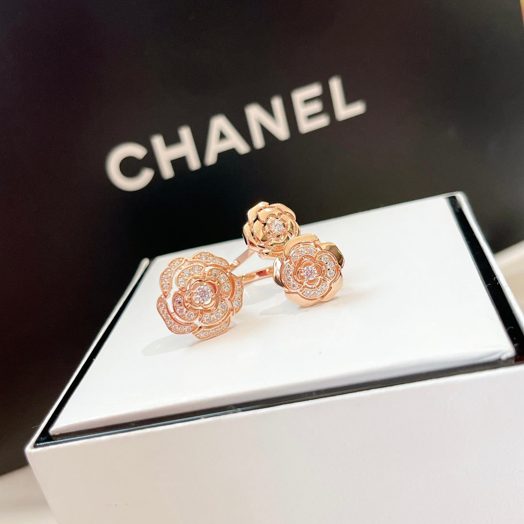 Chanel Extrait De Cam ̈¦lia 18K Gold Ring product image 2, provided for visual reference and product detail review