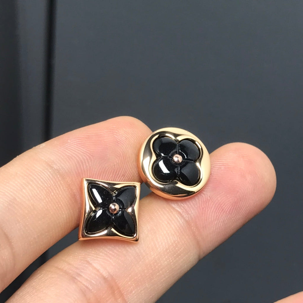 Louis Vuitton Blossom 18K Gold Earrings product image 3, provided for visual reference and product detail review