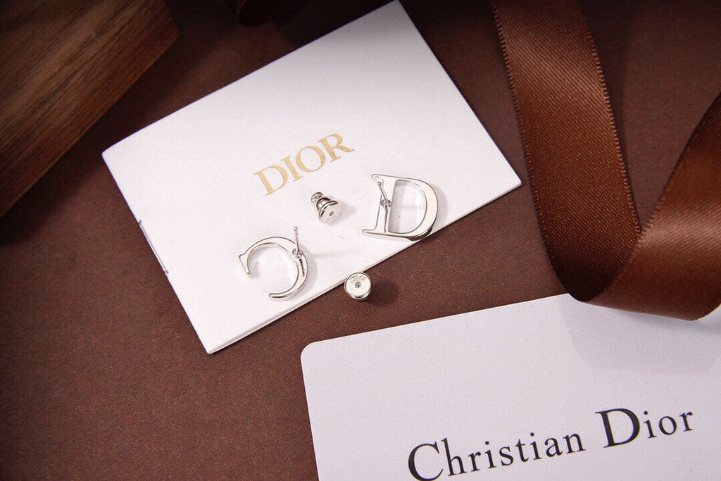 Dior 18K Gold Earrings product image 5, provided for visual reference and product detail review