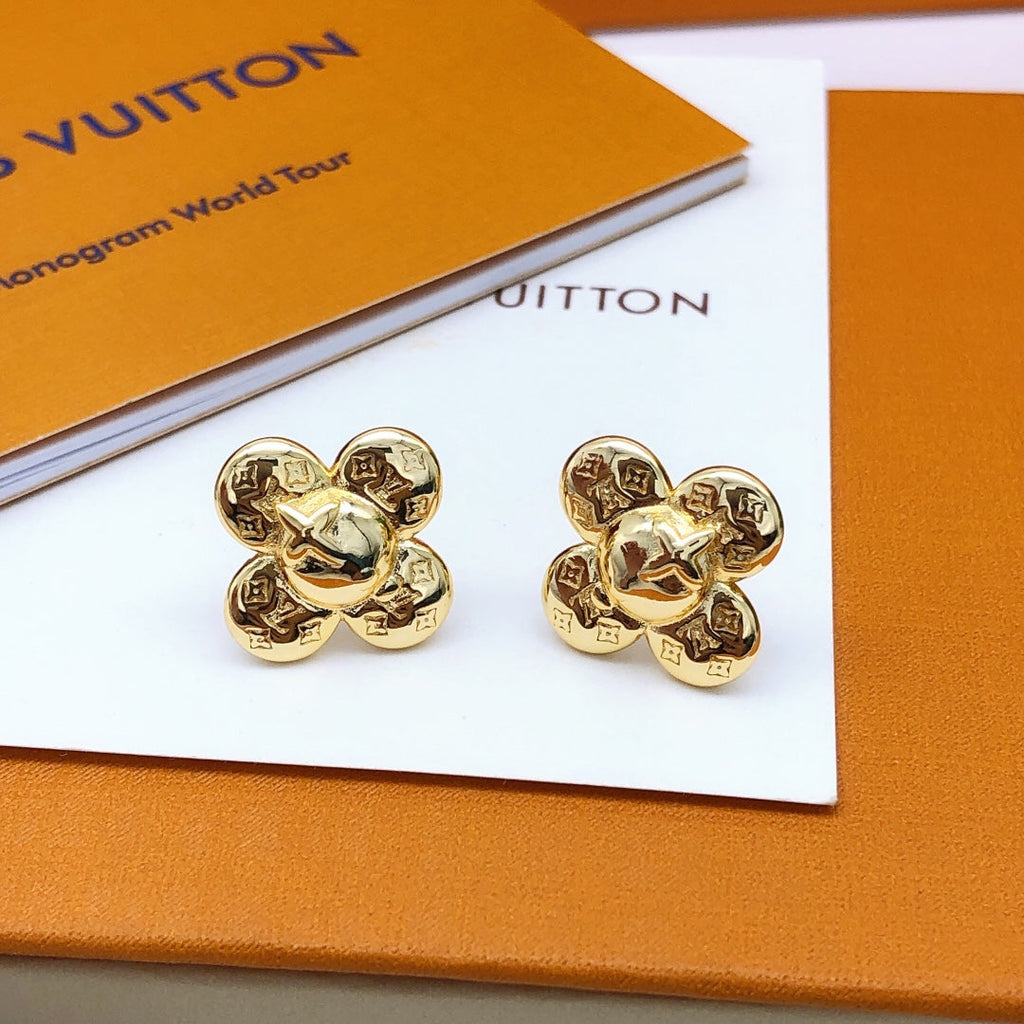 Louis Vuitton Vivienne 18K Gold Earrings product image 4, provided for visual reference and product detail review