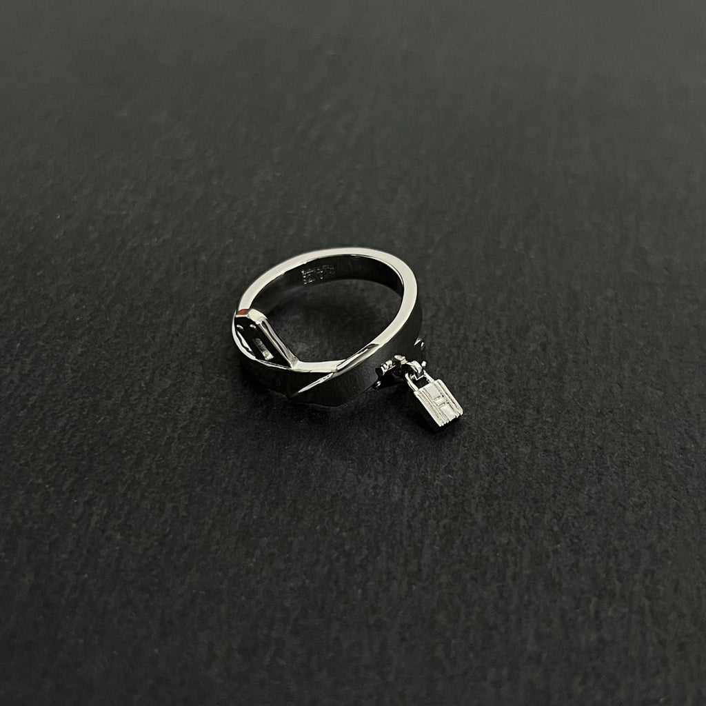 Hermes Kelly Gavroche 18K Gold Ring product image 12, provided for visual reference and product detail review