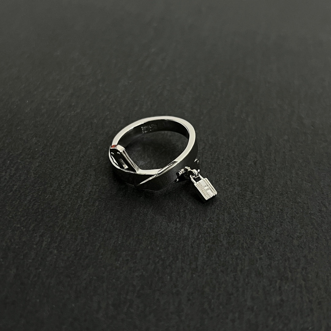 Hermes Kelly Gavroche 18K Gold Ring product image 12, provided for visual reference and product detail review