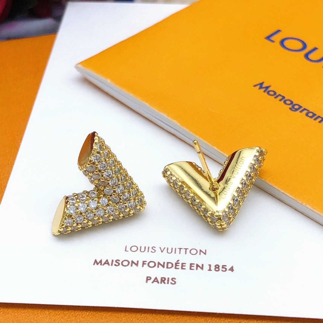 Louis Vuitton Diamonds 18K Gold Earrings product image 5, provided for visual reference and product detail review