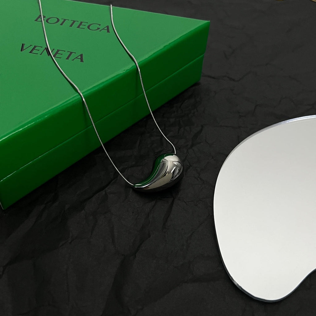 Bvlgari Drop Pendant 18K Gold Necklace product image 6, provided for visual reference and product detail review