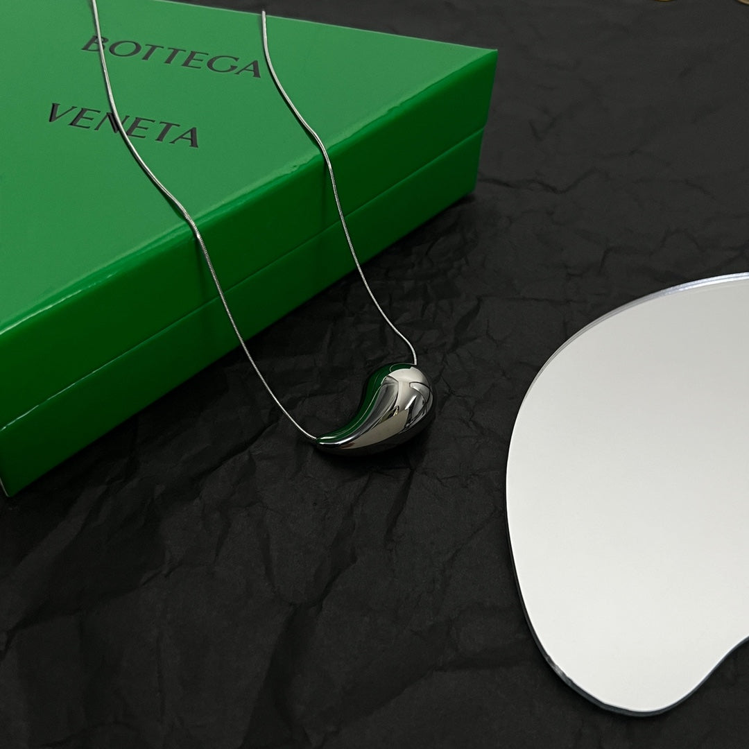 Bvlgari Drop Pendant 18K Gold Necklace product image 6, provided for visual reference and product detail review