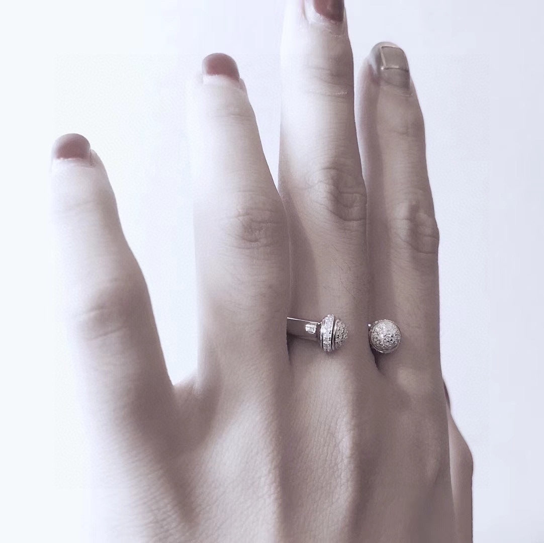 Open 18K White Gold Ring product image 3, provided for visual reference and product detail review