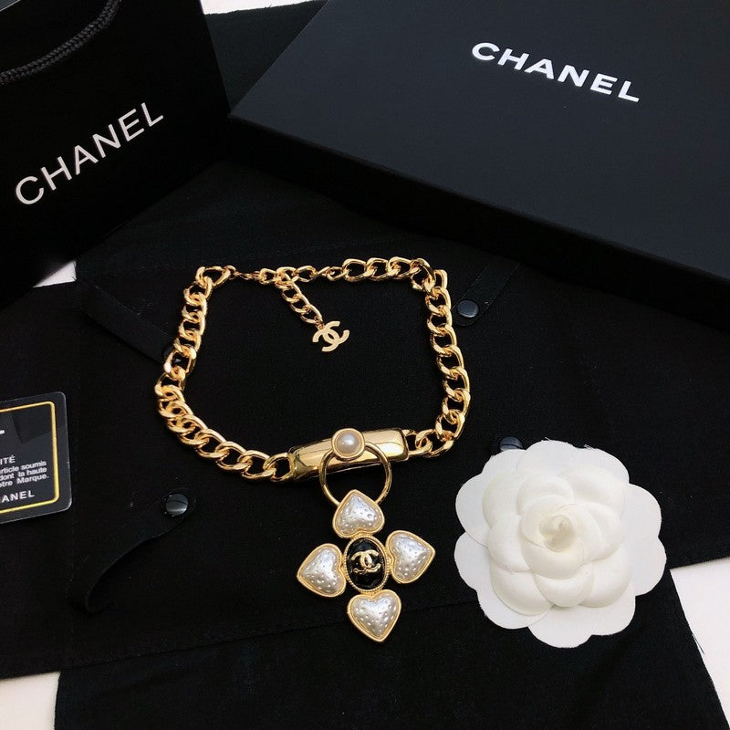 Chanel Pearl Choker Chain 18K Gold Necklace product image 5, provided for visual reference and product detail review