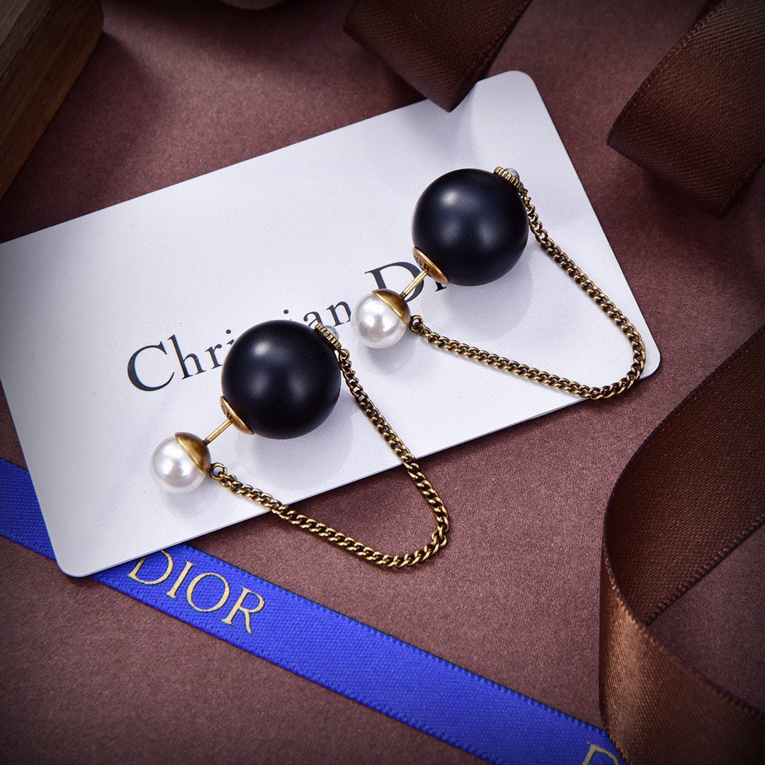 Dior Tribales Black Resin Pearl 18K Gold Earrings product image 6, provided for visual reference and product detail review