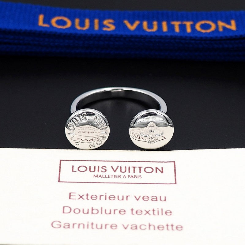 Louis Vuitton Studs 18K Gold Ring product image 9, provided for visual reference and product detail review