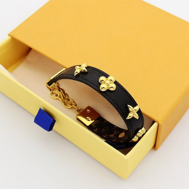 Louis Vuitton Fleurs Rivets 18K Gold Bracelet product image 4, provided for visual reference and product detail review