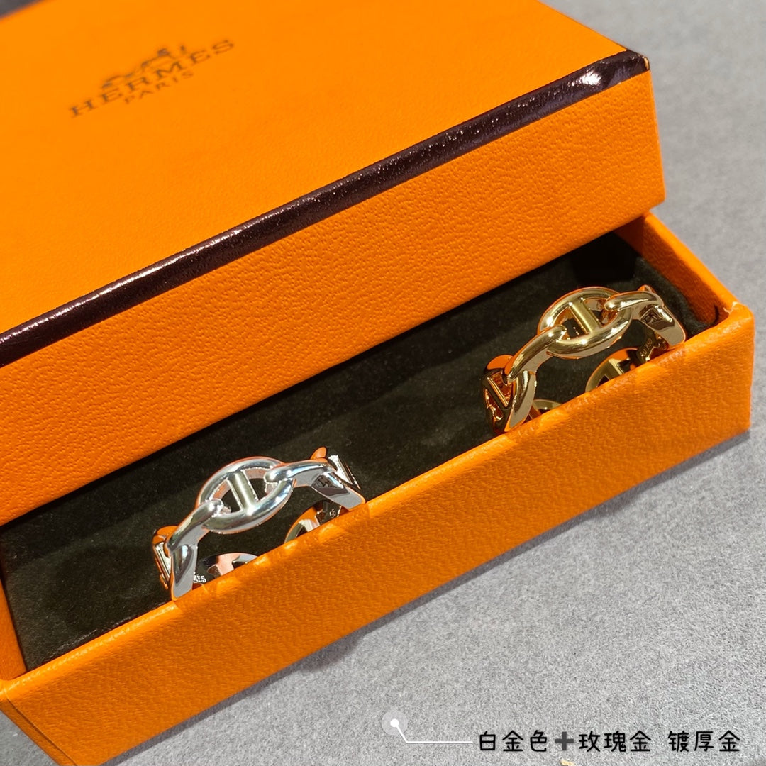 Hermes Chaine D'Ancre Enchainee 18K Gold Ring product image 6, provided for visual reference and product detail review