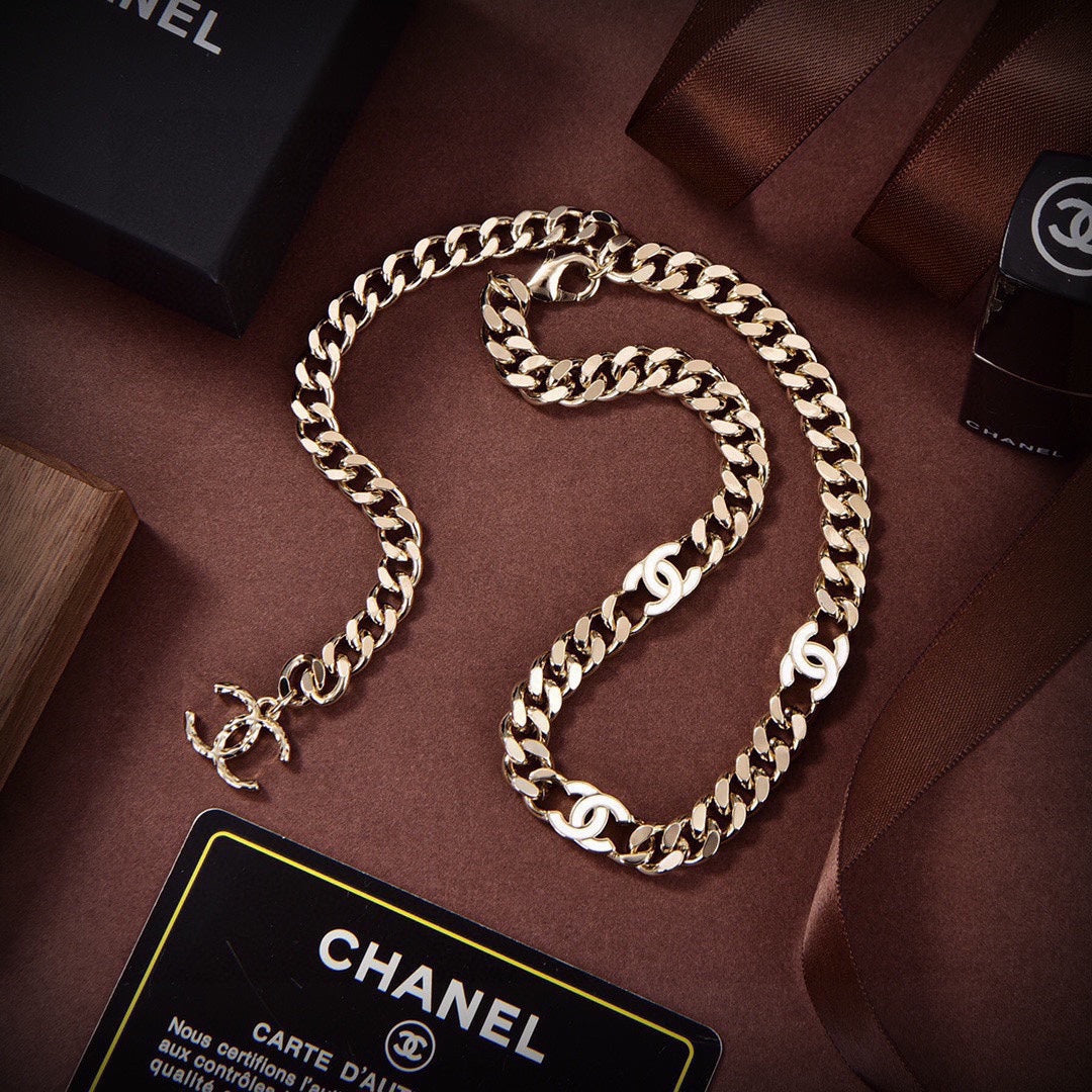 Chanel Crystals Choker 18K Gold Necklace product image 2, provided for visual reference and product detail review