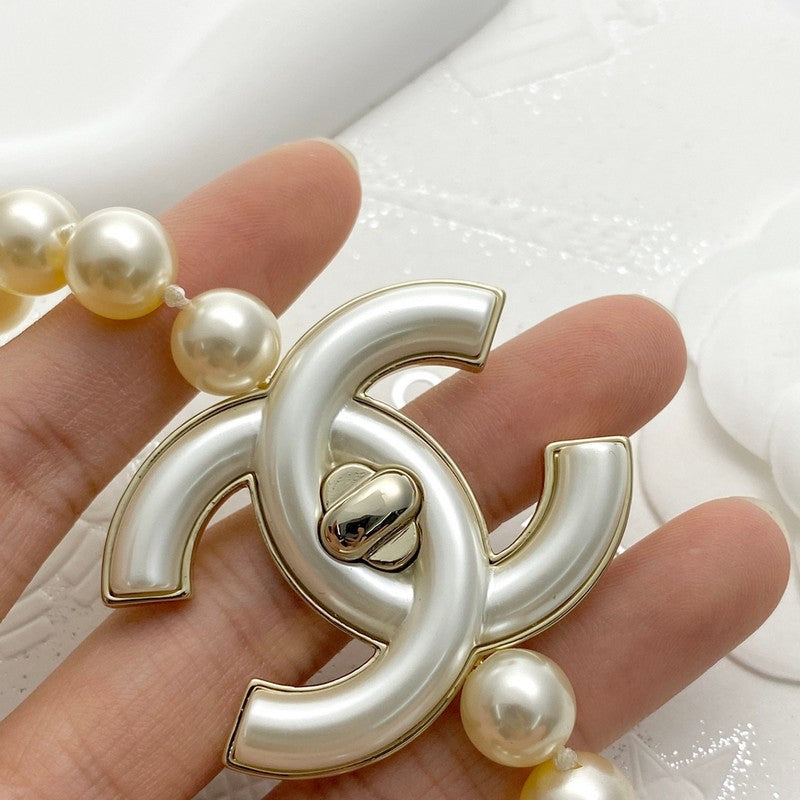 Chanel Pearl Chain 18K Gold Necklace product image 4, provided for visual reference and product detail review