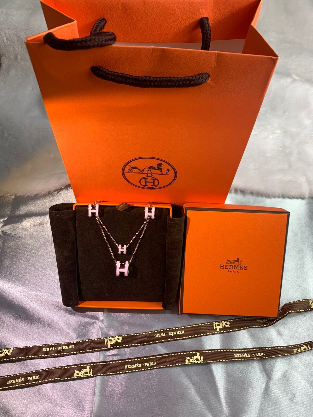 Hermes Mini Pop Pink 18K Gold Necklace product image 8, provided for visual reference and product detail review