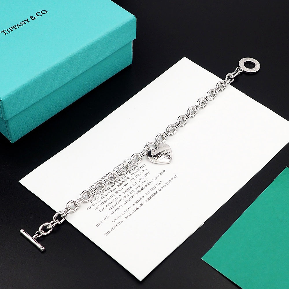 Tiffany Tag Chain 18K Gold Bracelet product image 13, provided for visual reference and product detail review