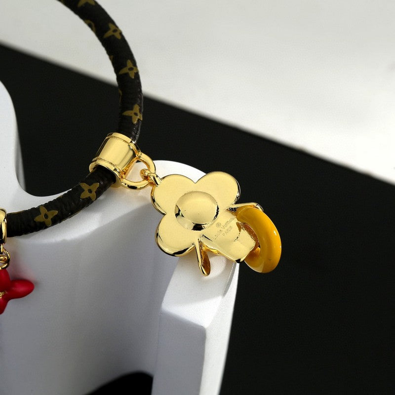 Louis Vuitton Circle 18K Gold Bracelet product image 4, provided for visual reference and product detail review