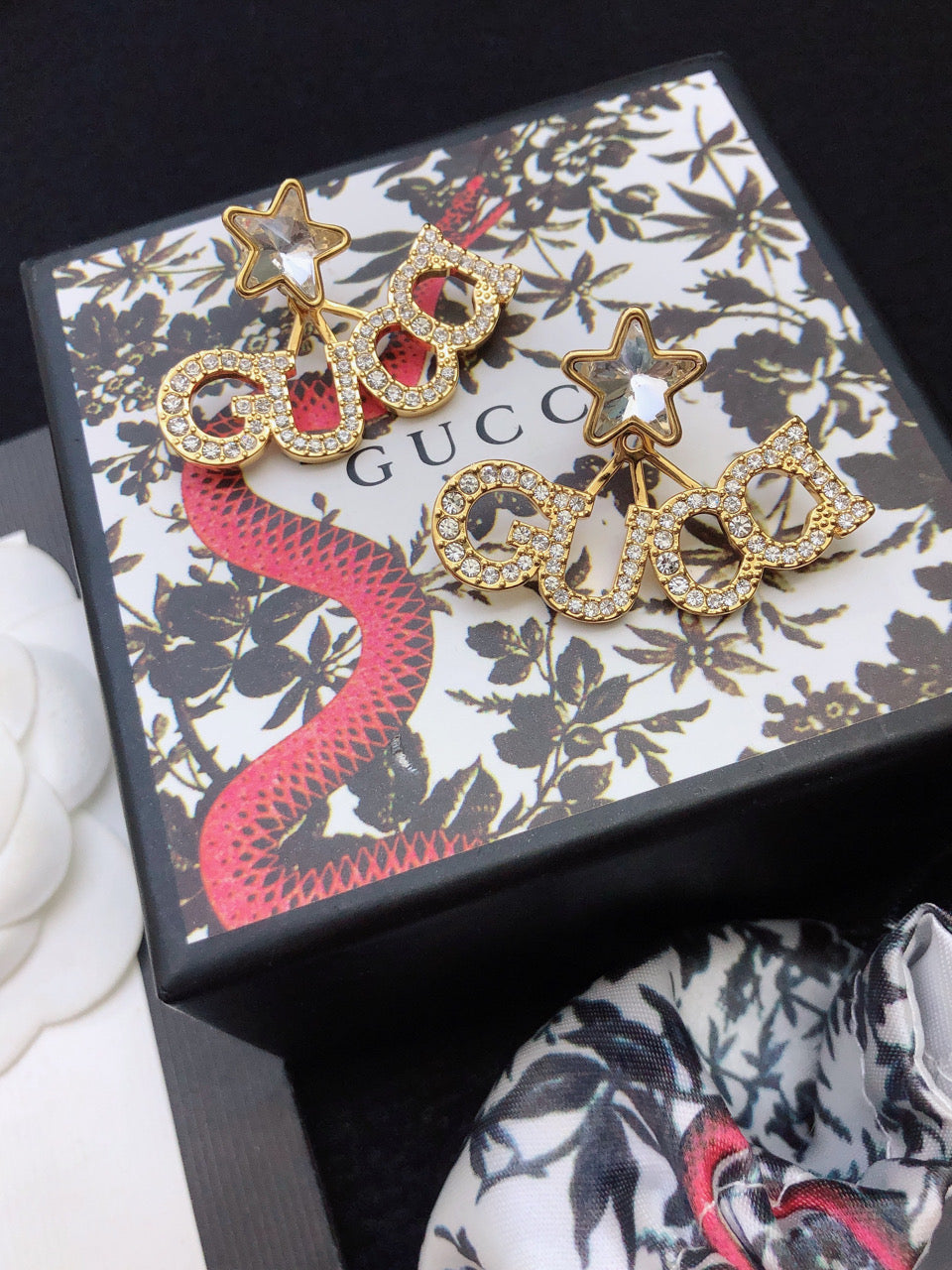 Gucci Double Script Star 18K Gold Earrings product image 6, provided for visual reference and product detail review