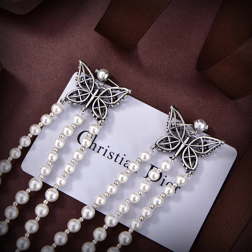 Dior Pearls Tassel Long 18K Gold Earrings product image 4, provided for visual reference and product detail review
