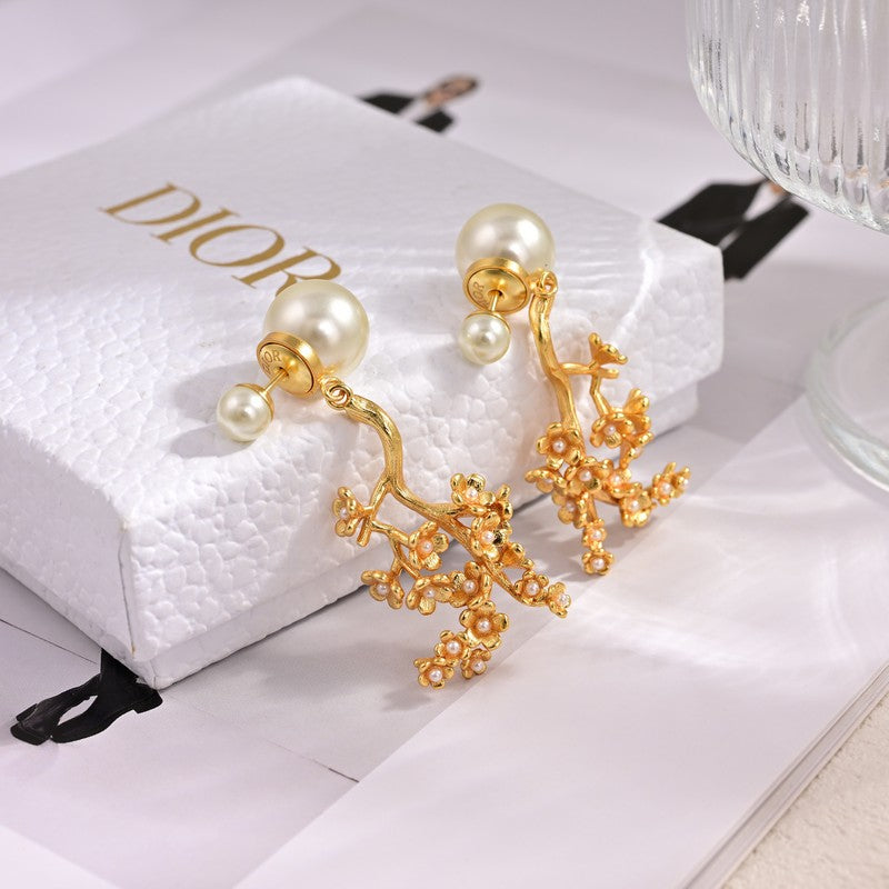 Dior Tribales Tree Clip 18K Gold Earrings product image 5, provided for visual reference and product detail review