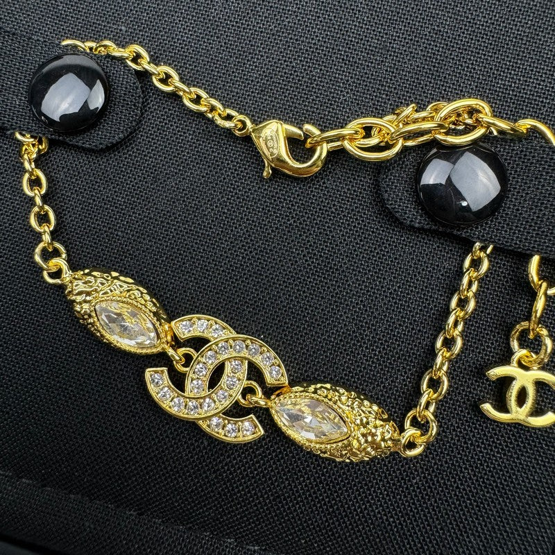 Chanel 26C Diamond Gold 18K Gold Bracelet product image 2, provided for visual reference and product detail review