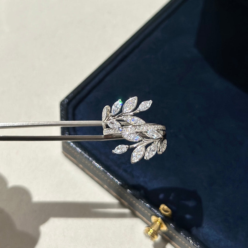 Tiffany Victoria Diamond Vine Bypass 18K Gold Ring product image 5, provided for visual reference and product detail review
