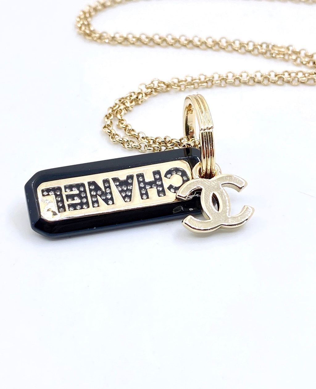 Chanel Black Plate Chain 18K Gold Necklace product image 4, provided for visual reference and product detail review