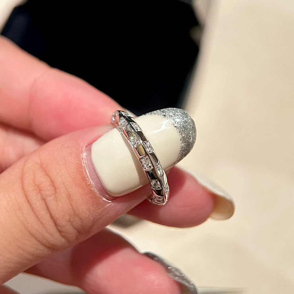 Louis Vuitton Damier Diamonds 18K Gold Ring product image 4, provided for visual reference and product detail review