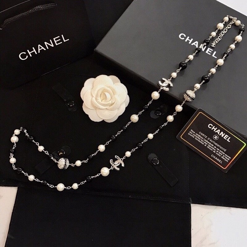 Chanel Long Black Pearl 18K Gold Necklace product image 6, provided for visual reference and product detail review