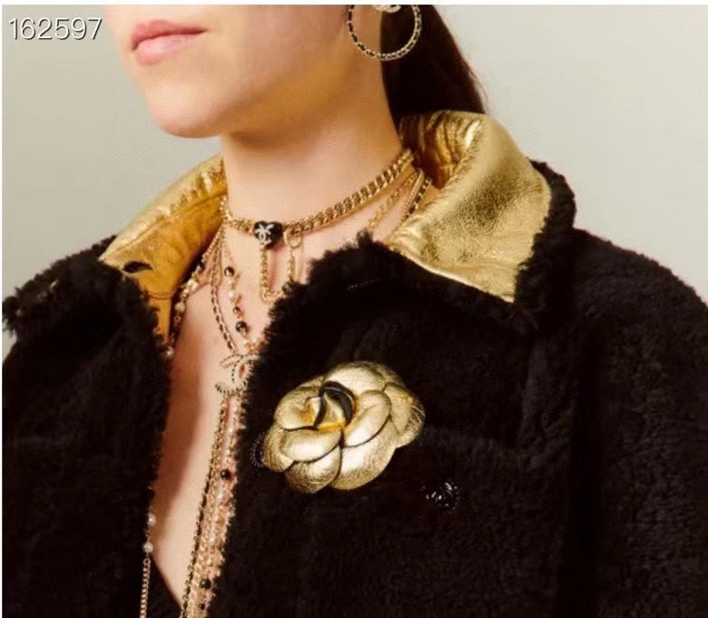 Chanel Black Choker 18K Gold Necklace product image 4, provided for visual reference and product detail review