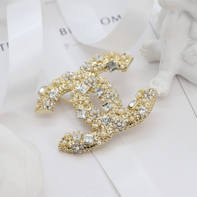Chanel Crystal Gold 18K Gold Brooch product image 4, provided for visual reference and product detail review