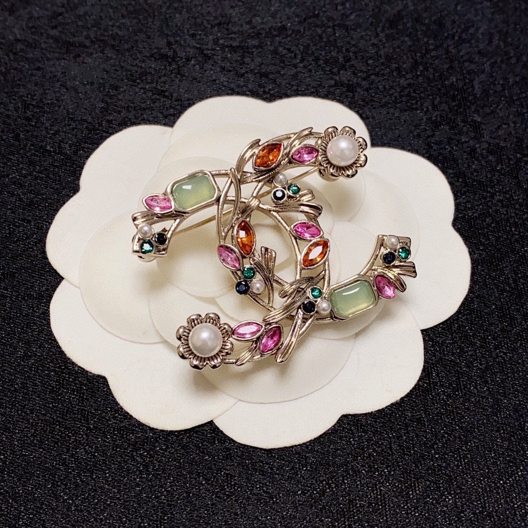 Chanel Crystal Flower 18K Gold Brooch product image 1, provided for visual reference and product detail review